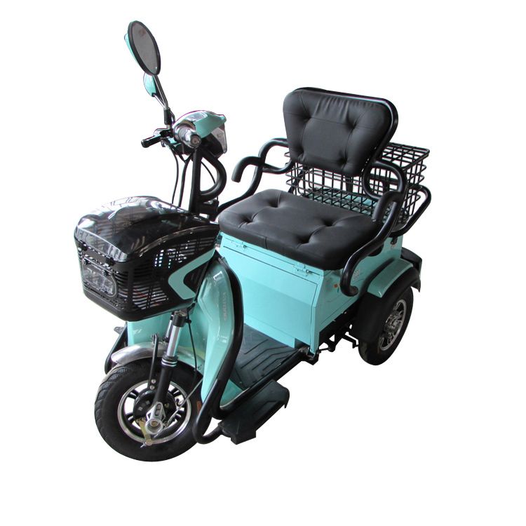 Three wheel scooter