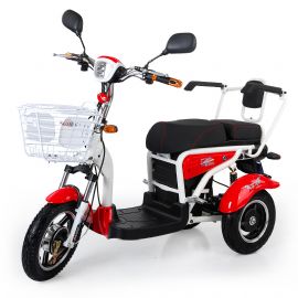 Three wheel scooter