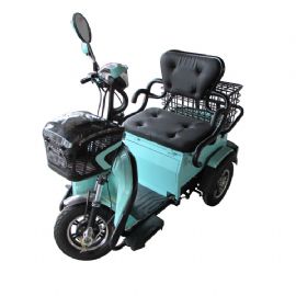 Three wheel scooter