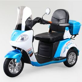 Three wheel scooter